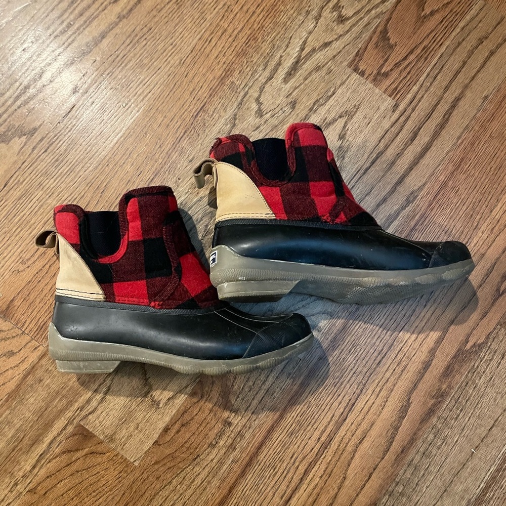 Sperry rain boots size 10